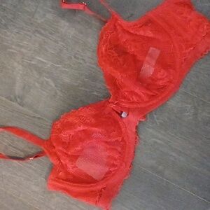 Savage Fenty red lace bra size 40C